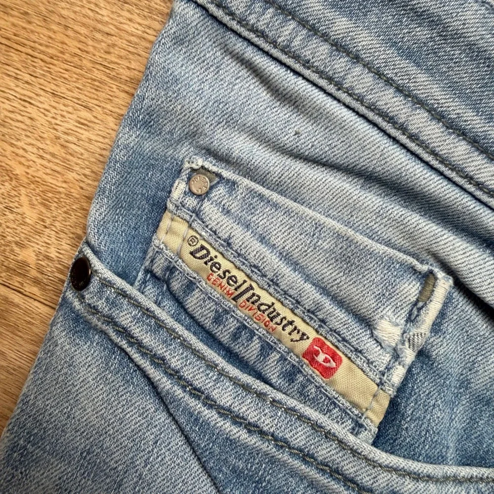 Diesel Buster Jeans Mens 33x32 Light Wash Slim Tapered Stretch Distressed 0831D